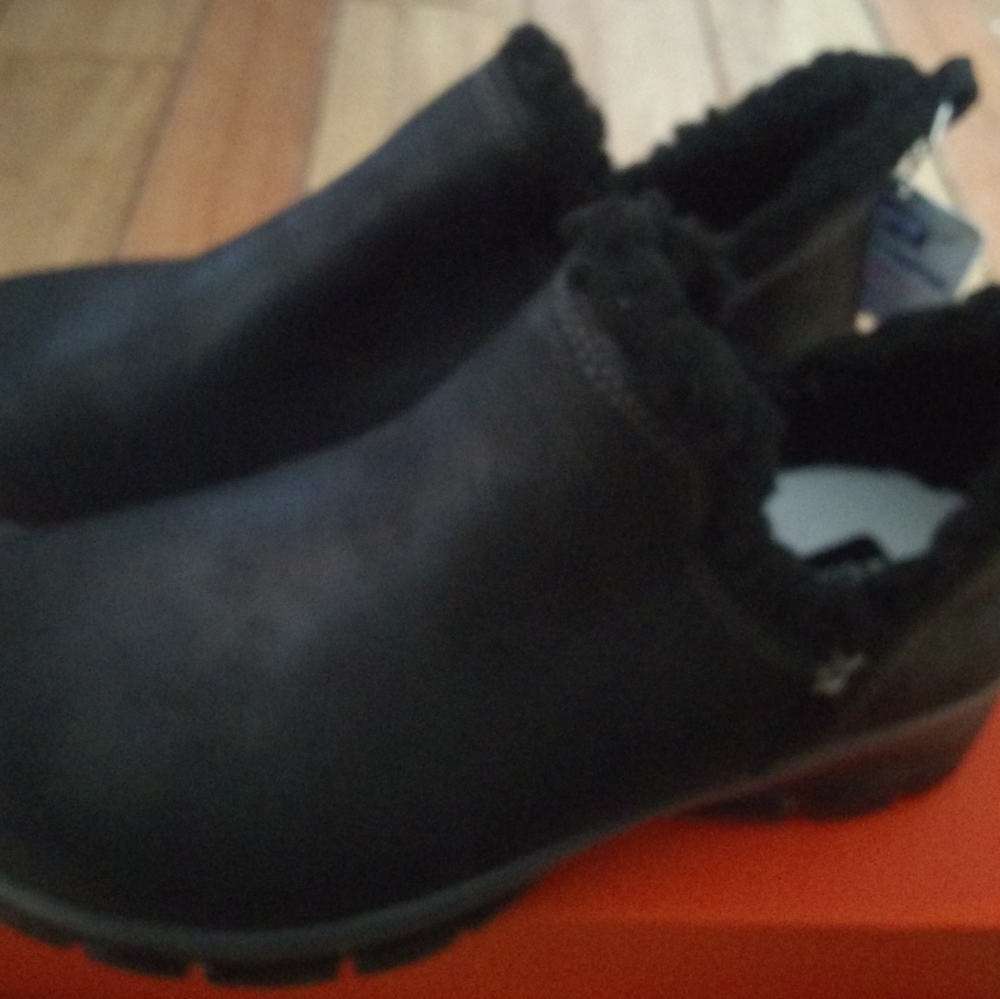 Boots - Picture 4 of 5